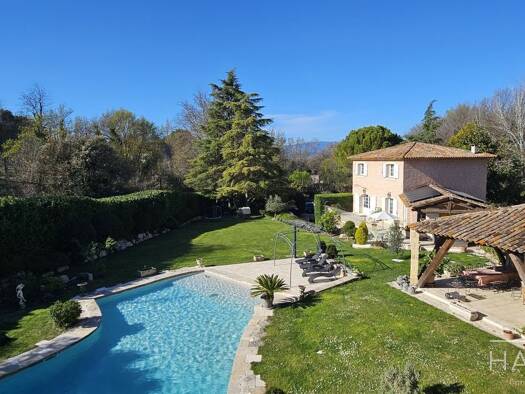 Maison à vendre 1 150 000 € 6 pièces 4 chambres 200 m² 4 059 m² de terrain Meyrargues 13650