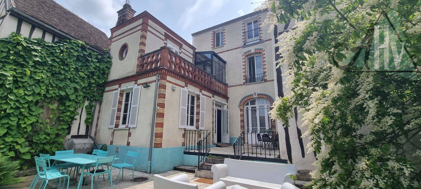 Maison 9 pièces 285 m² · à Bray-sur-Seine · 285 m² · 498 750 €