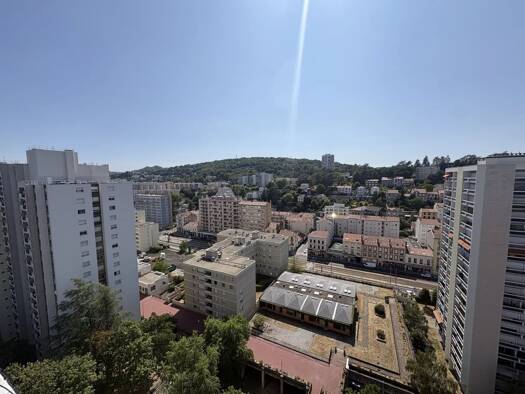 Appartement à vendre 69 000 € 3 pièces 2 chambres 84,94 m² 18ème étage Bergson-La Terrasse Saint-Étienne 42000