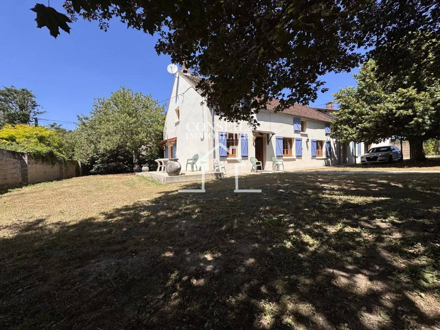 Maison 6 pièces 143 m² · à Saint-Julien-du-Sault · 143 m² · 160 000 €