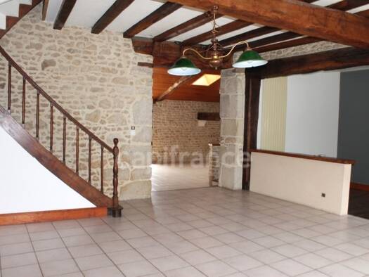 Maison à vendre 146 800 € 7 pièces 3 chambres 154 m² 565 m² de terrain Airvault 79600