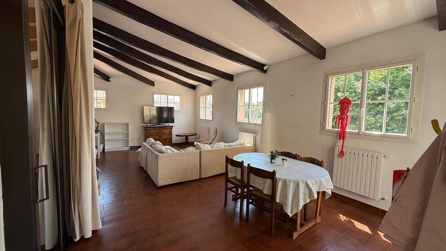 Appartement 3 pièces 100 m² · à Aix-en-Provence · 100 m² · 2 300 €