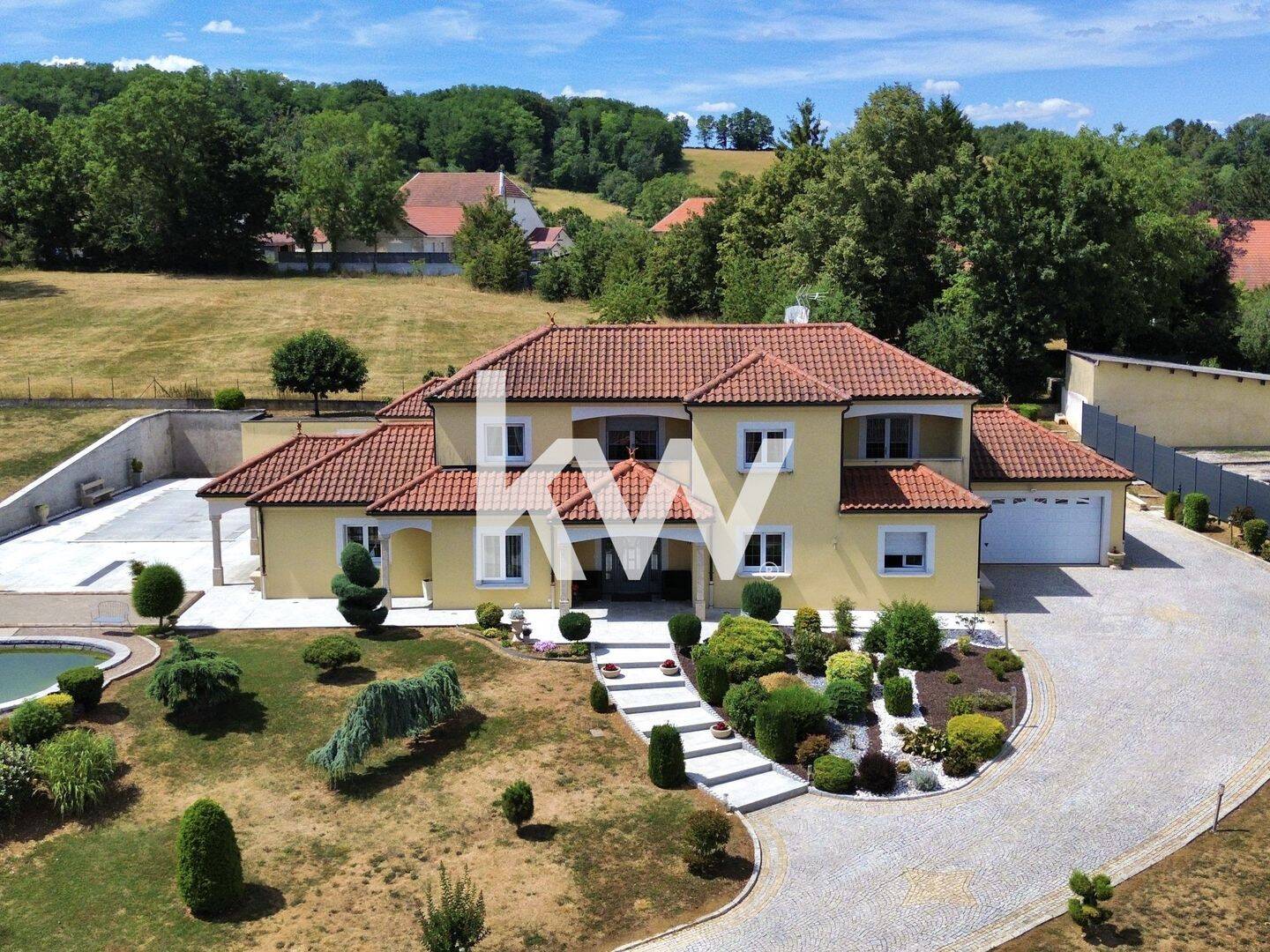 Maison 10 pièces 316 m² · à Lavernay · 315,5 m² · 700 000 €