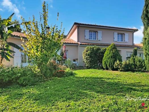 Maison à vendre 365 000 € 8 pièces 5 chambres 295 m² 8 955 m² de terrain Valdivienne 86300