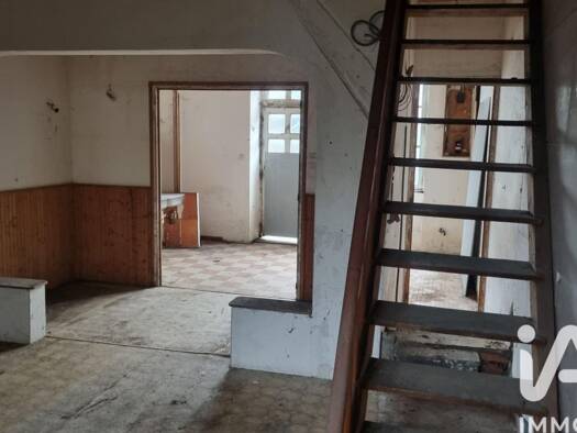 Maison à vendre 21 000 € 3 pièces 2 chambres 64 m² 179 m² de terrain Saint-Berthevin-la-Tannière 53220