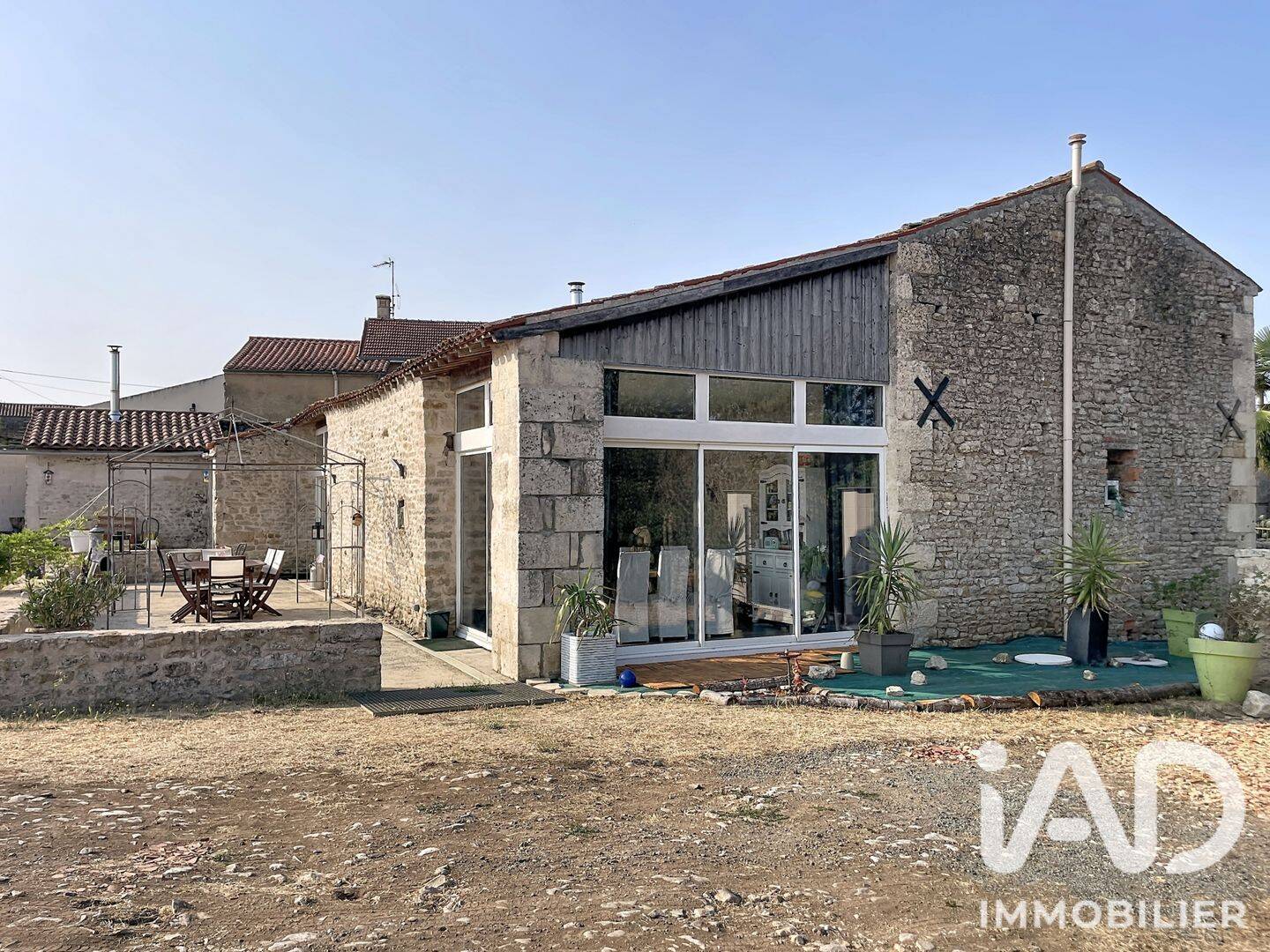 Maison 8 pièces 240 m² · à Coulonges-sur-l'Autize · 240 m² · 275 000 €