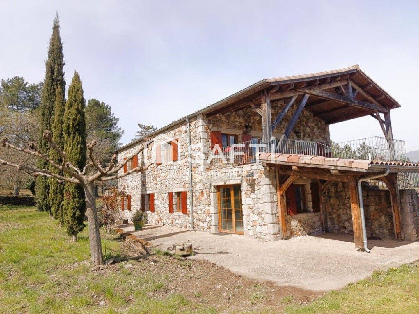 Maison 10 pièces 268 m² · à Les Vans · 268 m² · 550 000 €