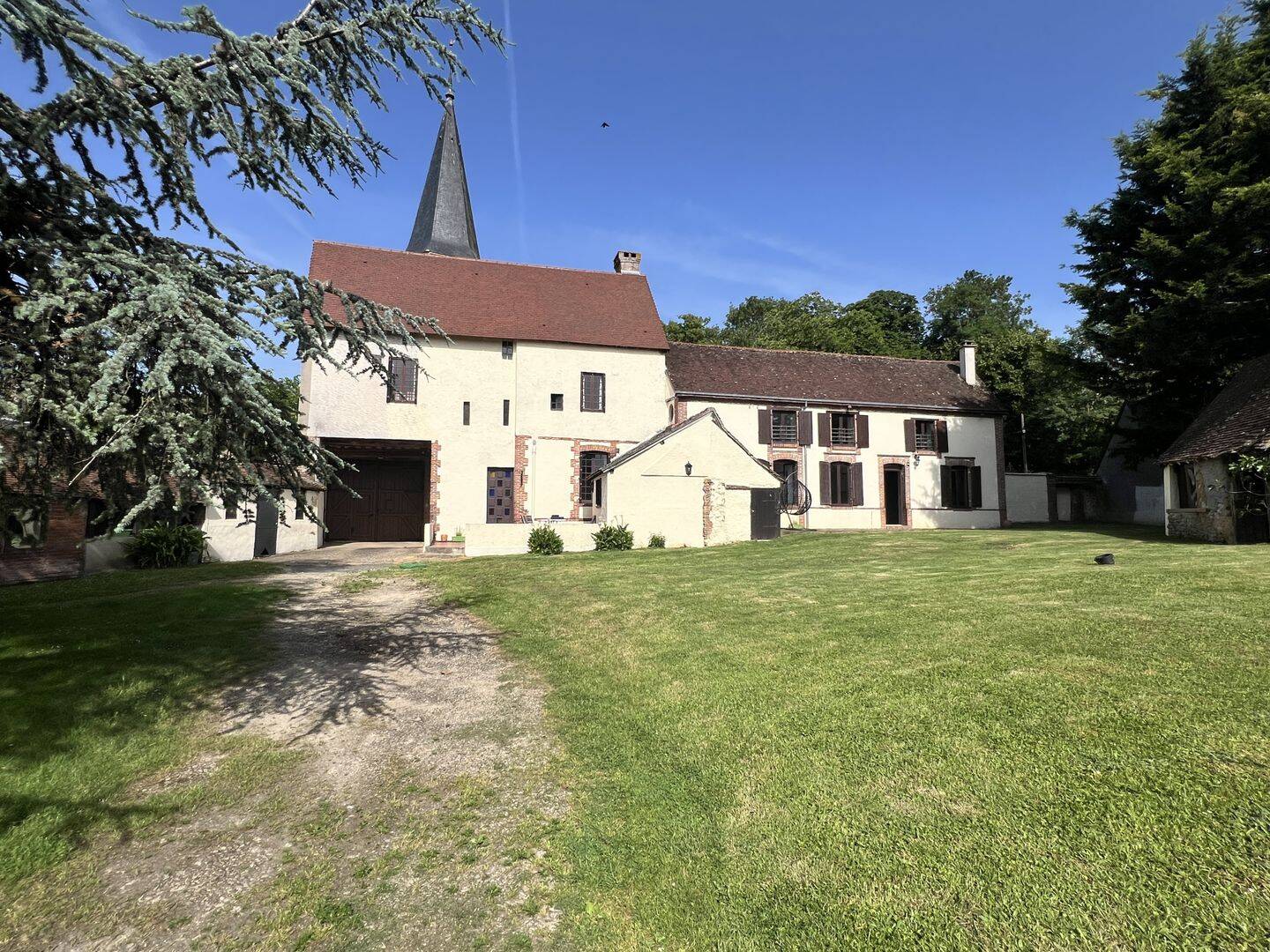 Maison 8 pièces 225 m² · à Cherisy · 225 m² · 630 000 €