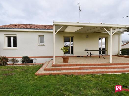 Maison de plain-pied à vendre 235 000 € 5 pièces 3 chambres 97 m² 599 m² de terrain Maulévrier 49360