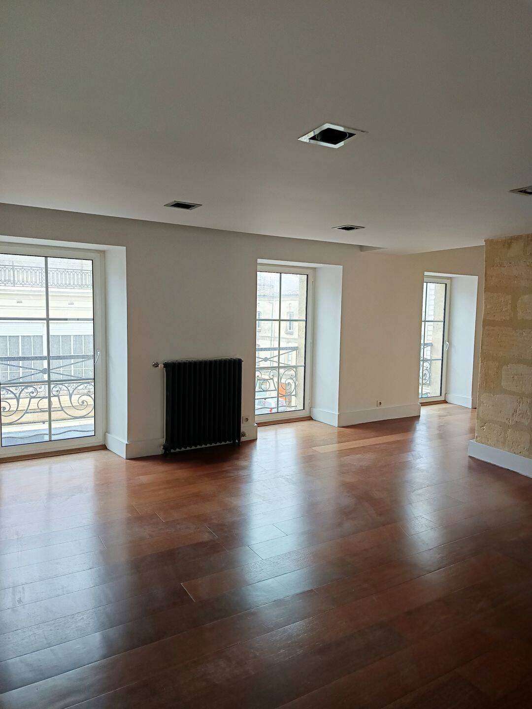 Appartement 3 pièces 130 m² · à Bordeaux · 129,9 m² · 2 269 €