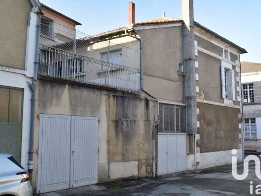 Immeuble à vendre 153 000 € 242 m² Centre Ville La Couronne 16400