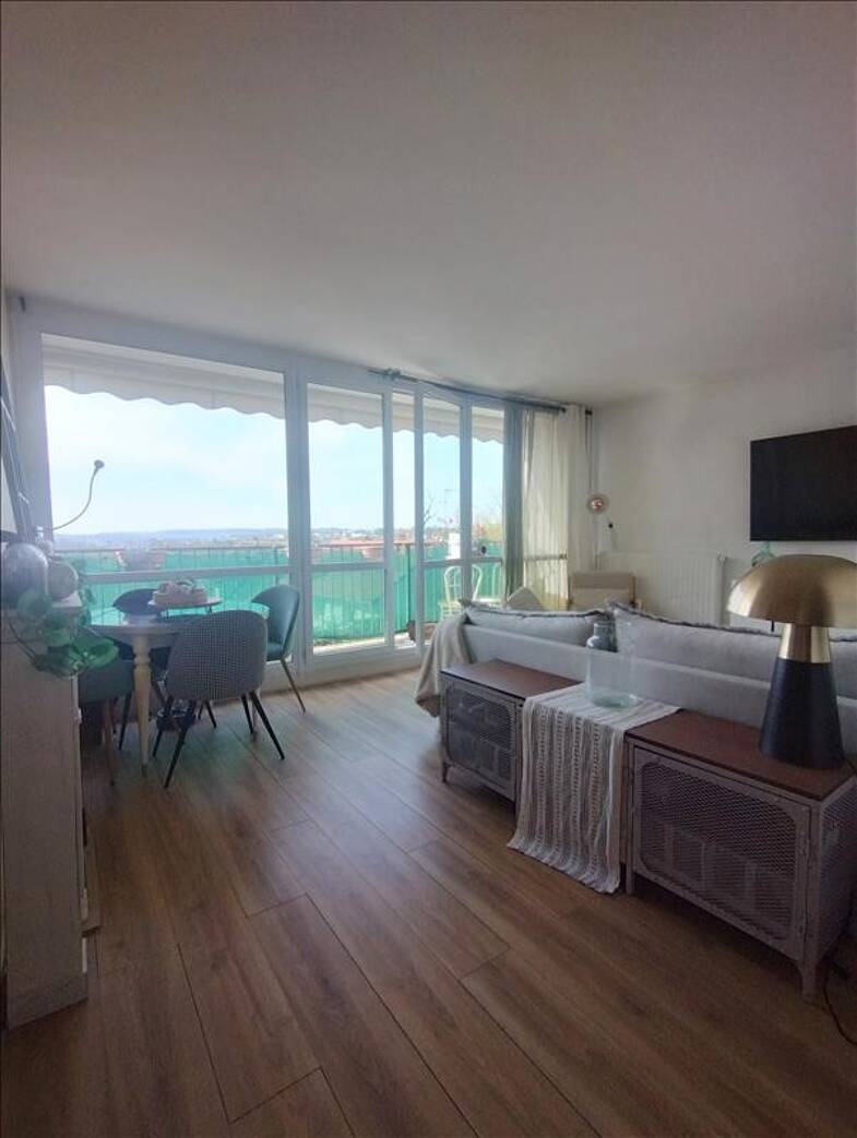 Appartement à louer 1 270 € 3 pièces 2 chambres 67 m² 3ème étage Poirier-Marlé Morangis 91420