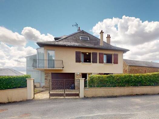 Maison à vendre 220 000 € 7 pièces 6 chambres 226 m² 1 595 m² de terrain Naucelle 12800