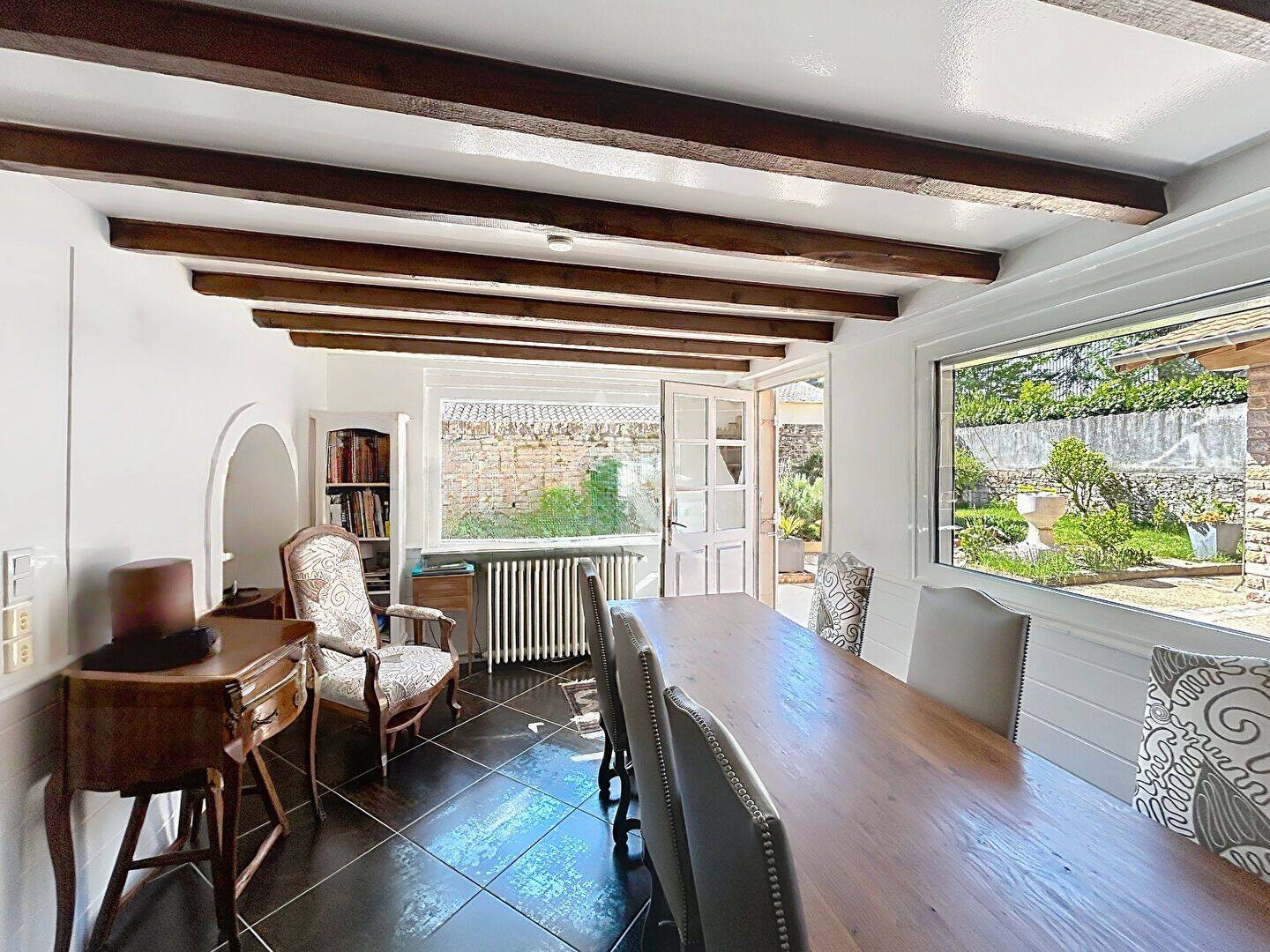 Maison 9 pièces 200 m² · à Mâcon · 200 m² · 698 000 €
