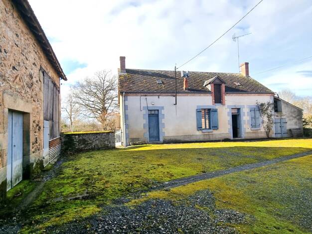 Maison de plain-pied à vendre 91 300 € 2 pièces 1 chambre 66 m² 7 859 m² de terrain Sainte-Sévère-sur-Indre 36160