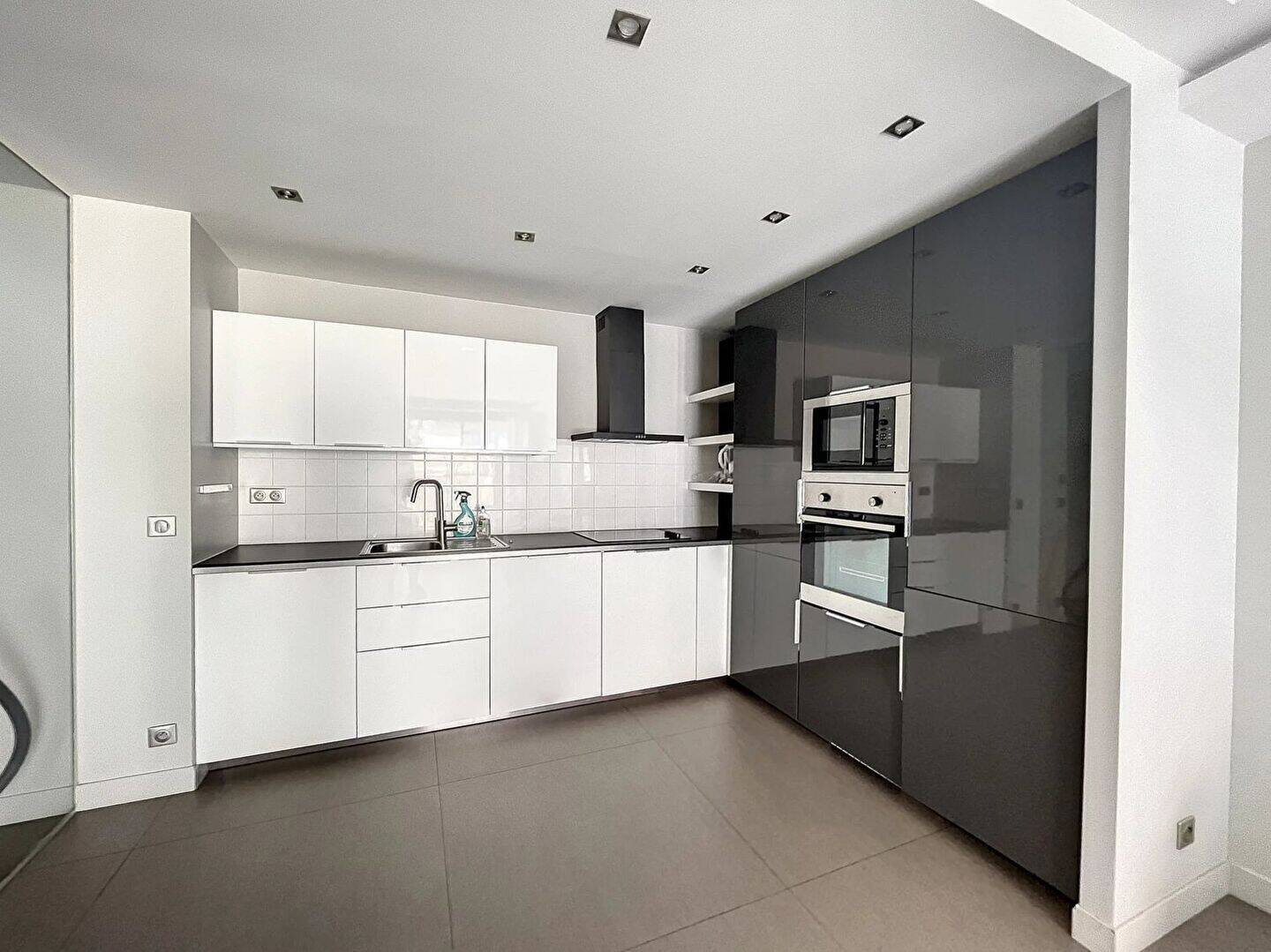 Appartement 3 pièces 70 m² · à Paris 16ème Arrondissement · 70,1 m² · 2 720 €/mois