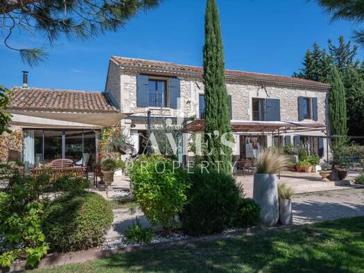 Maison à vendre 1 890 000 € 10 pièces 6 chambres 350 m² 11 510 m² de terrain Partie Nord Est Saint-Rémy-de-Provence 13210