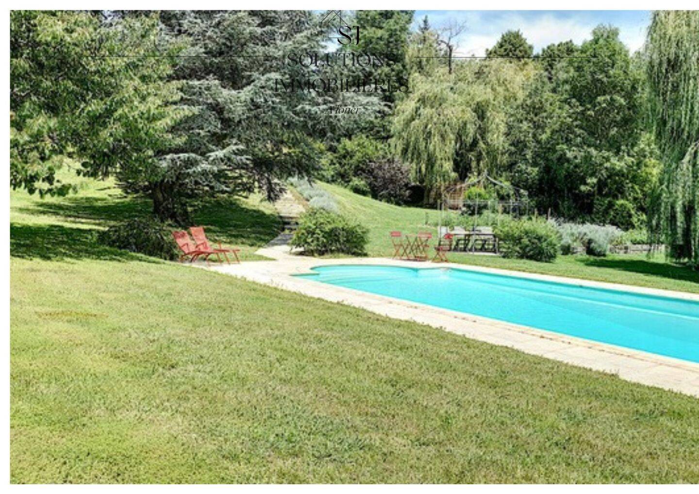 Maison 7 pièces 200 m² · à Valencin · 200 m² · 2 200 €