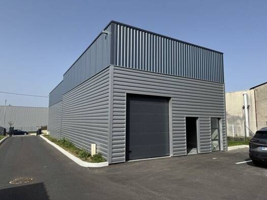 Local commercial à louer 1 000 € 97 m² de surface de vente Bassens 33530