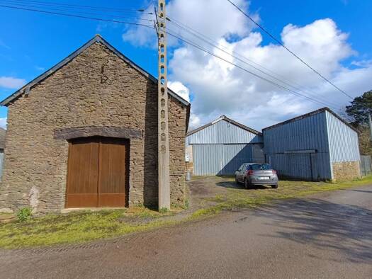 Maison à vendre 50 000 € 4 pièces 3 chambres 550 m² 1 200 m² de terrain Plonévez-du-Faou 29530