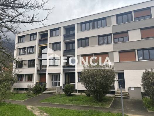 Appartement à louer 1 070 € 4 pièces 3 chambres 78 m² 1er étage Ayguinards Meylan 38240