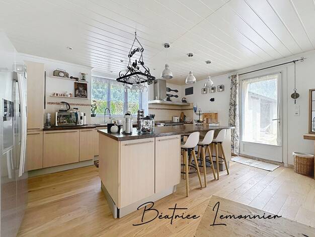 Maison à vendre 329 000 € 7 pièces 3 chambres 143 m² 1 142 m² de terrain Bazoches-les-Gallerandes 45480