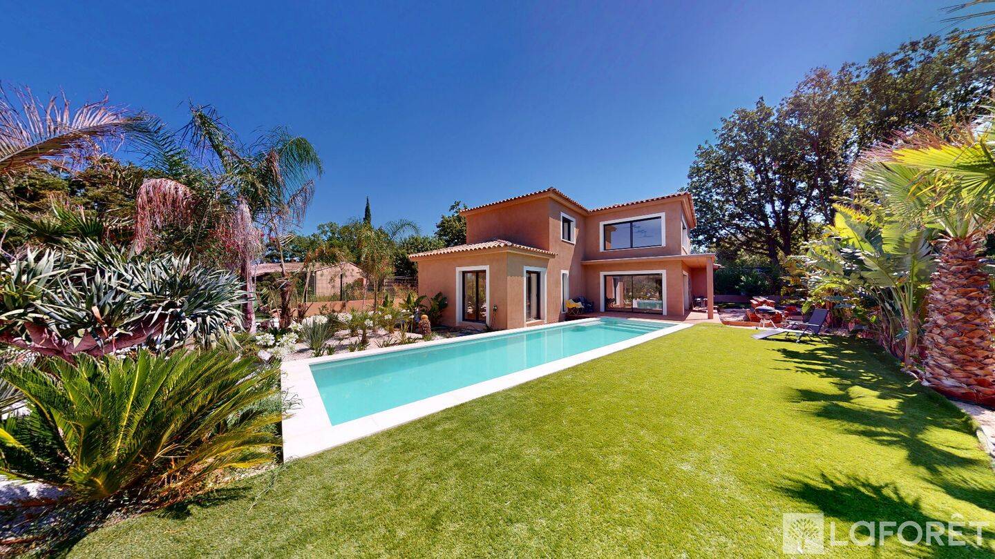 Maison 6 pièces 178 m² · à Roquebrune-sur-Argens · 178 m² · 899 000 €