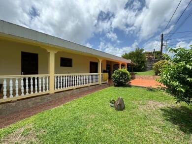 Villa à vendre 450 000 € 9 pièces 6 chambres 247 m² 1 025 m² de terrain Ducos 97224