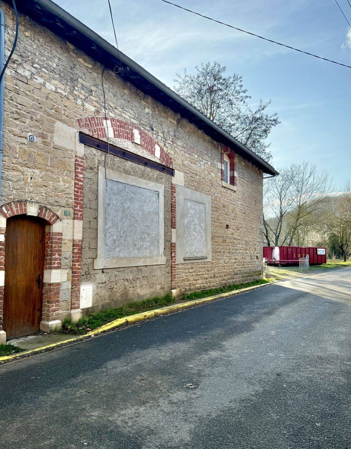 Maison 2 pièces 220 m² · à Thoissey · 220 m² · 130 000 €