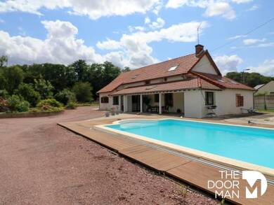Mas à vendre 249 000 € 6 pièces 4 chambres 175 m² 4 321 m² de terrain Les Aix-d'Angillon 18220
