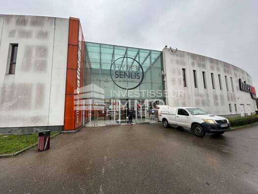 Local commercial à louer 4 200 € 252 m² de surface de vente Villevert Senlis 60300