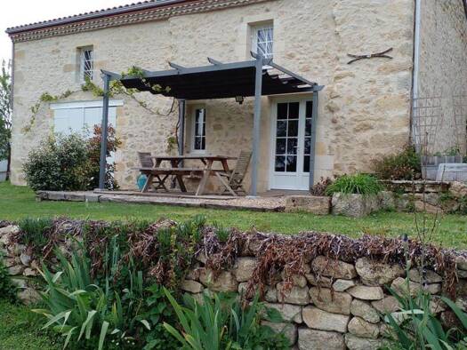 Maison à vendre 265 500 € 3 pièces 2 chambres 72 m² 3 600 m² de terrain Rauzan 33420