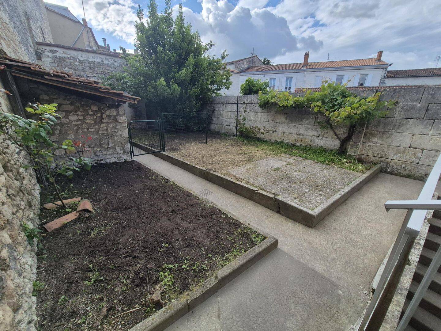 Appartement 1 pièce 25 m² · à Saintes · 25 m² · 600 €