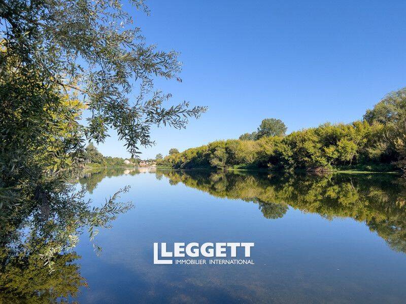 Maison 9 pièces 370 m² · à Juillac · 370 m² · 450 000 €