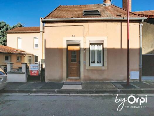 Maison à vendre 70 000 € 4 pièces 3 chambres 70 m² 194 m² de terrain Ieme Zone Commentry 03600