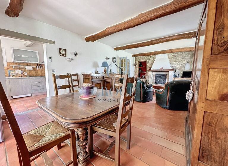 Maison à vendre 472 500 € 9 pièces 5<br/>chambres 236 m²<br/>superficie 2 560 m²<br/>terrain Montaren-et-Saint-Médiers 30700