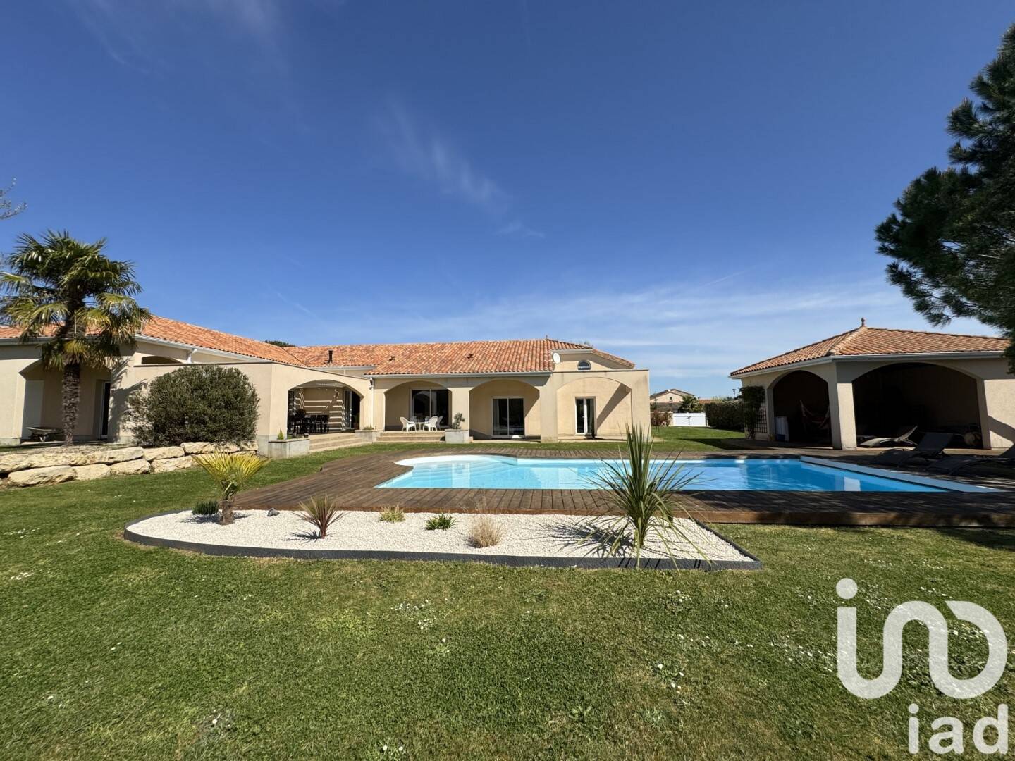 Maison 10 pièces 260 m² · à Buxerolles · 260 m² · 578 000 €