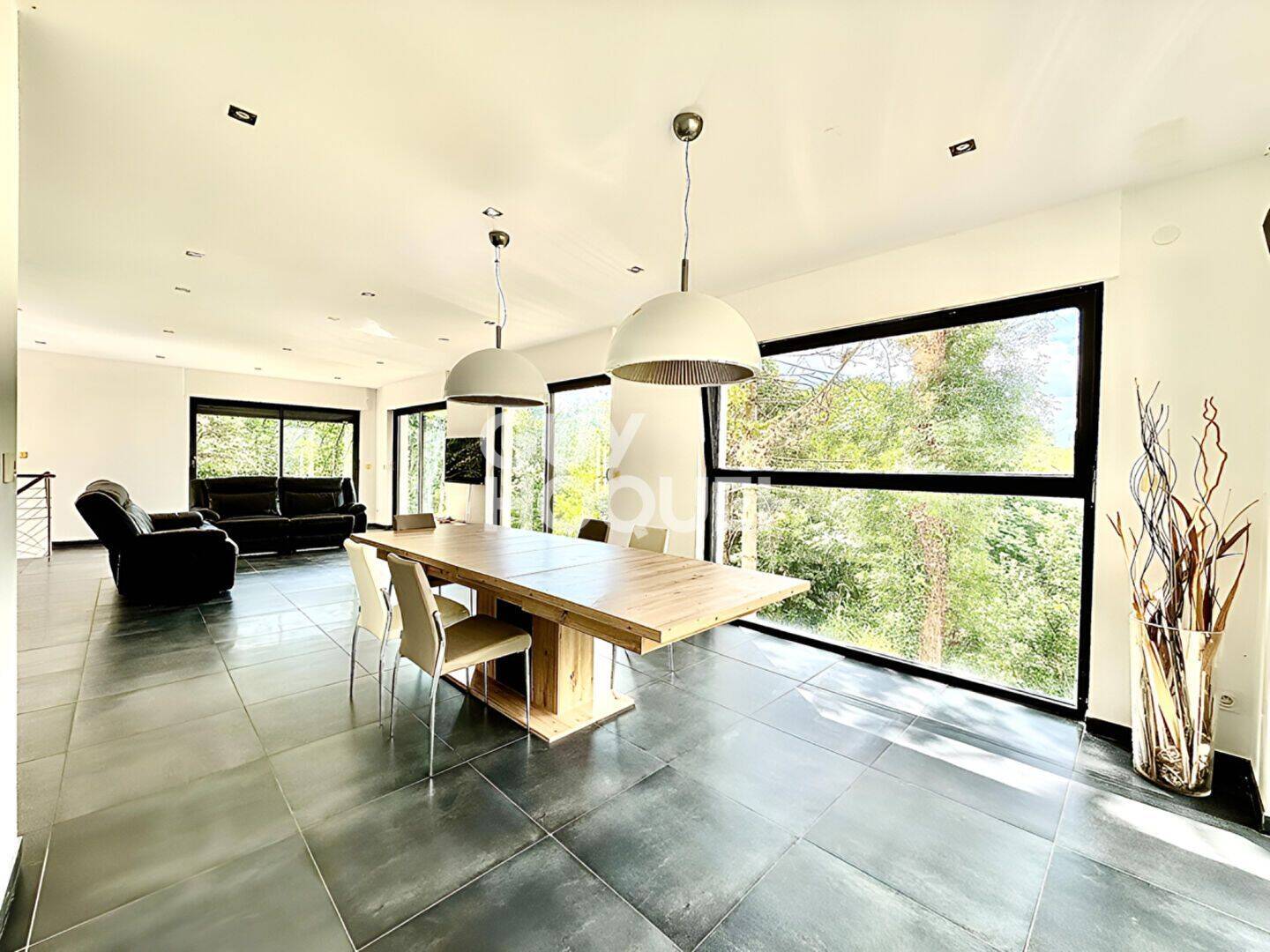 Maison 5 pièces 208 m² · à Fleurieu-sur-Saône · 208 m² · 880 000 €