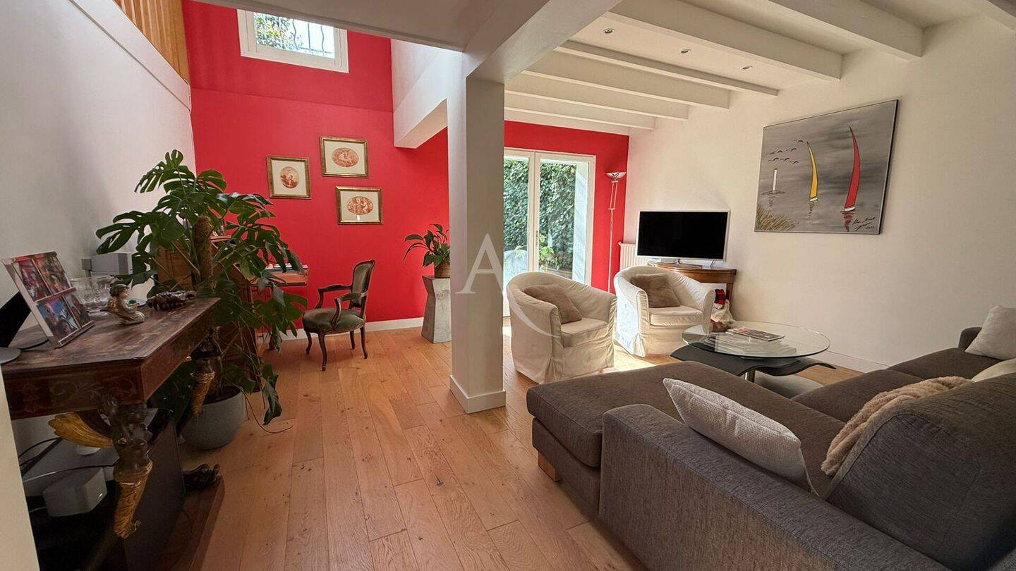 Maison 9 pièces 220 m² · à Nantes · 220 m² · 717 600 €