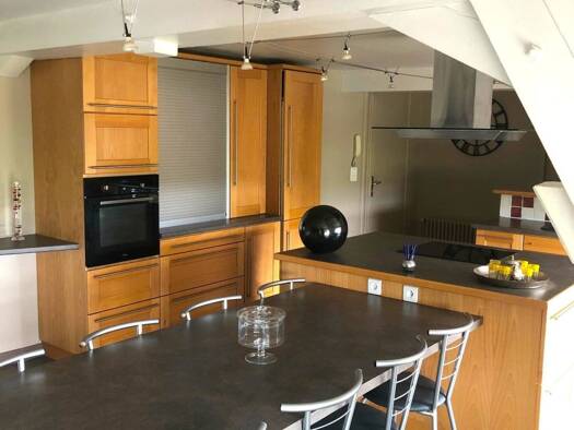 Appartement à louer 828 € 4 pièces 3 chambres 103 m² Étage 3/3 Saint-Bonnet-le-Château 42380