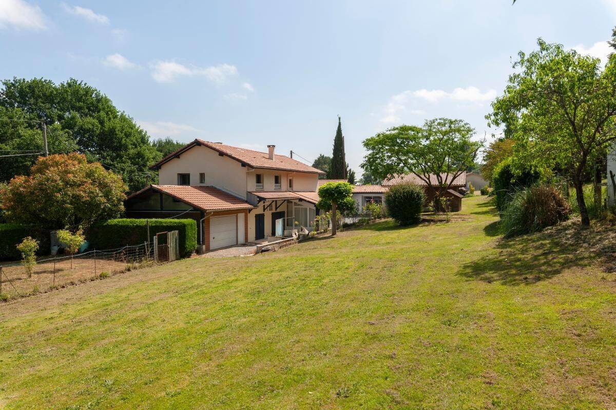 Maison 9 pièces 198 m² · à Saint-Sever · 198 m² · 243 500 €