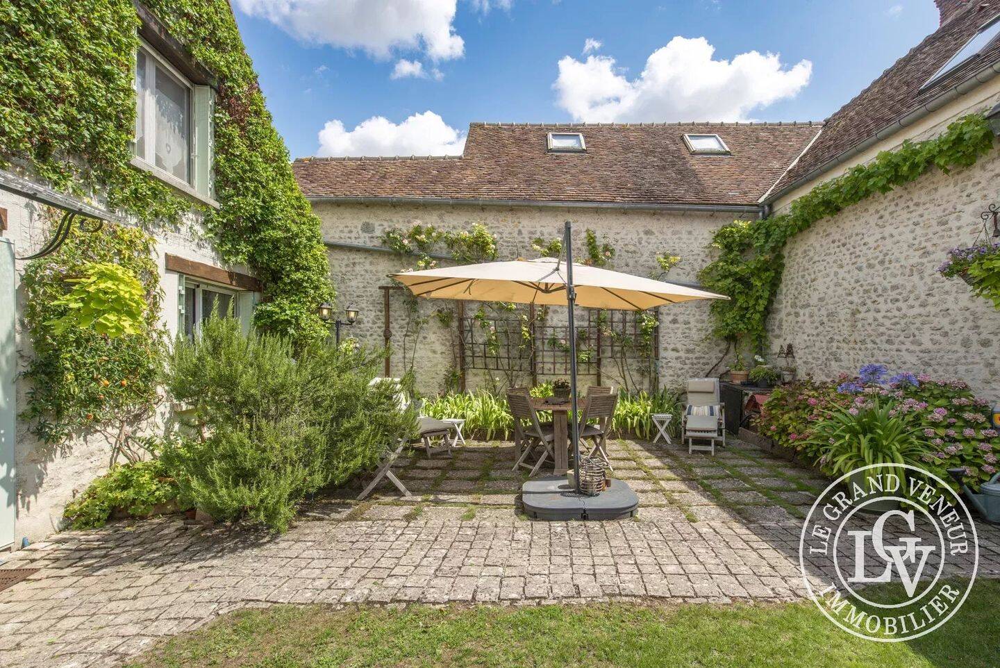 Maison 11 pièces 285 m² · à Nemours · 285,4 m² · 595 000 €