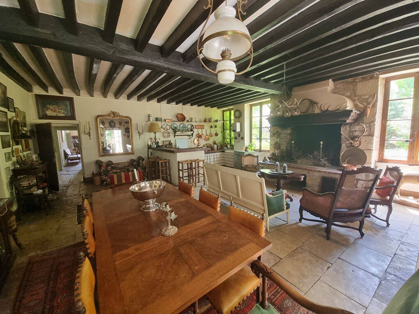 Maison 15 pièces 450 m² · à Pougues-les-Eaux · 450 m² · 320 000 €