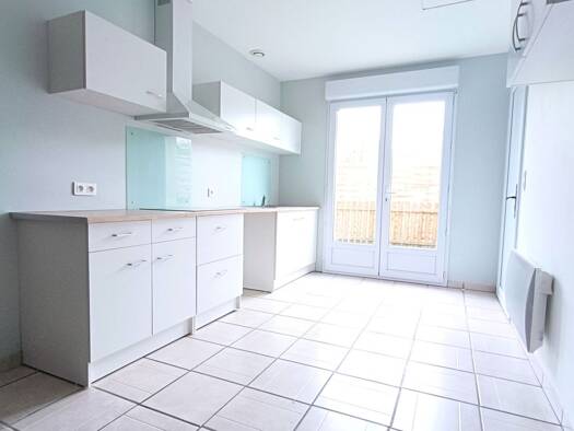 Appartement à louer 600 € 3 pièces 2 chambres 67 m² RDC Romilly-sur-Seine 10100