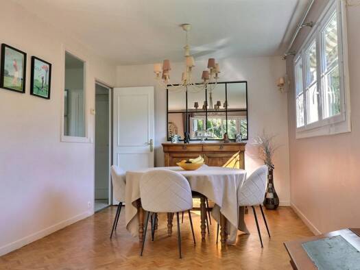 Maison à vendre 795 000 € 8 pièces 6 chambres 184 m² 971 m² de terrain Nord Saint-Nom-la-Bretèche 78860