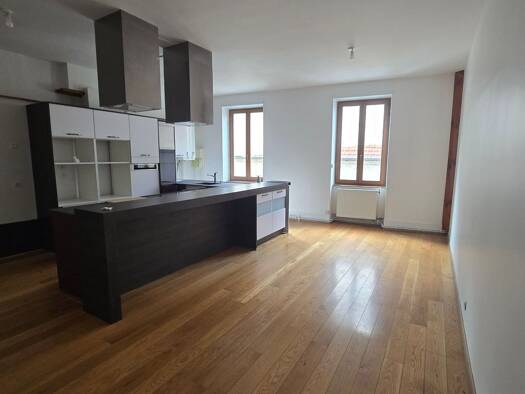 Appartement à louer 1 150 € 6 pièces 5 chambres 135 m² Étage 1/2 Condrieu 69420
