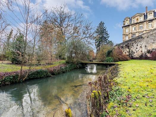 Maison à vendre 1 190 000 € 8 pièces 6 chambres 300 m² 8 350 m² de terrain Centre Ville Senlis 60300