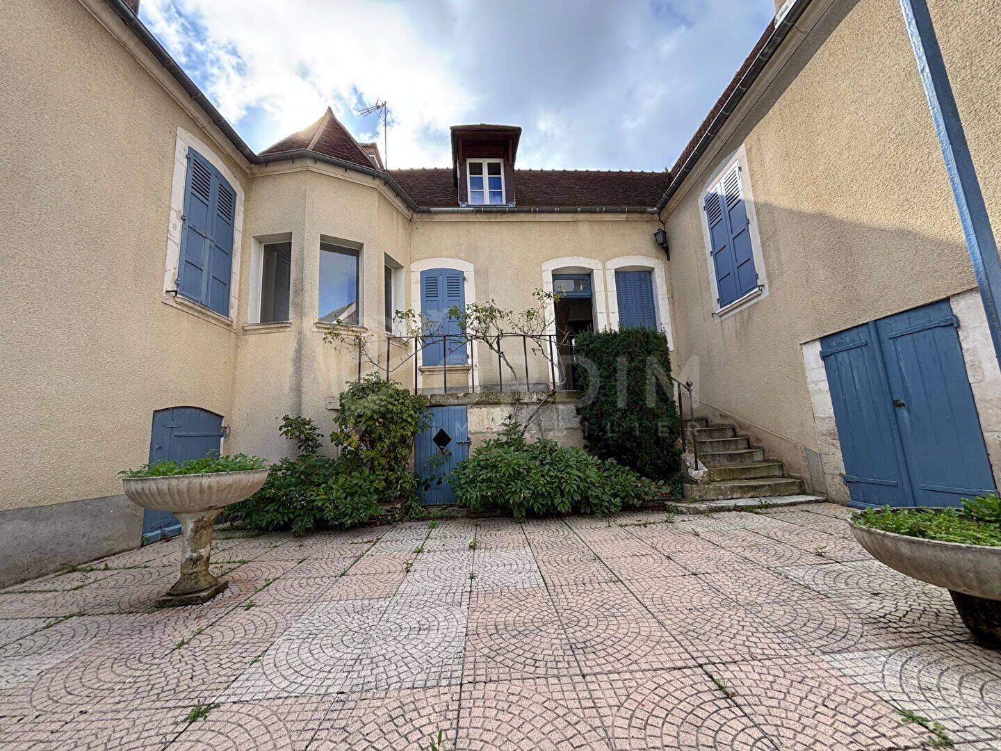 Maison 8 pièces 181 m² · à Tonnerre · 180,8 m² · 239 000 €