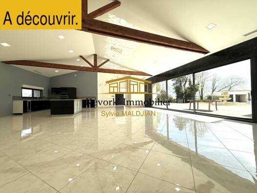 Ferme à vendre 858 000 € 7 pièces 5 chambres 338 m² 11 616 m² de terrain Saint-Marcel-lès-Valence 26320