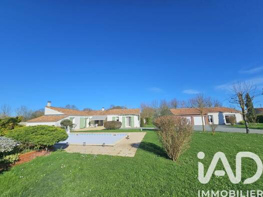 Maison à vendre 298 700 € 5 pièces 4 chambres 135 m² 2 980 m² de terrain Amuré 79210